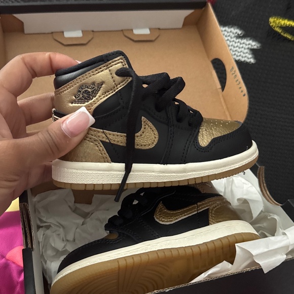 Shoes - Picture 1 of 1